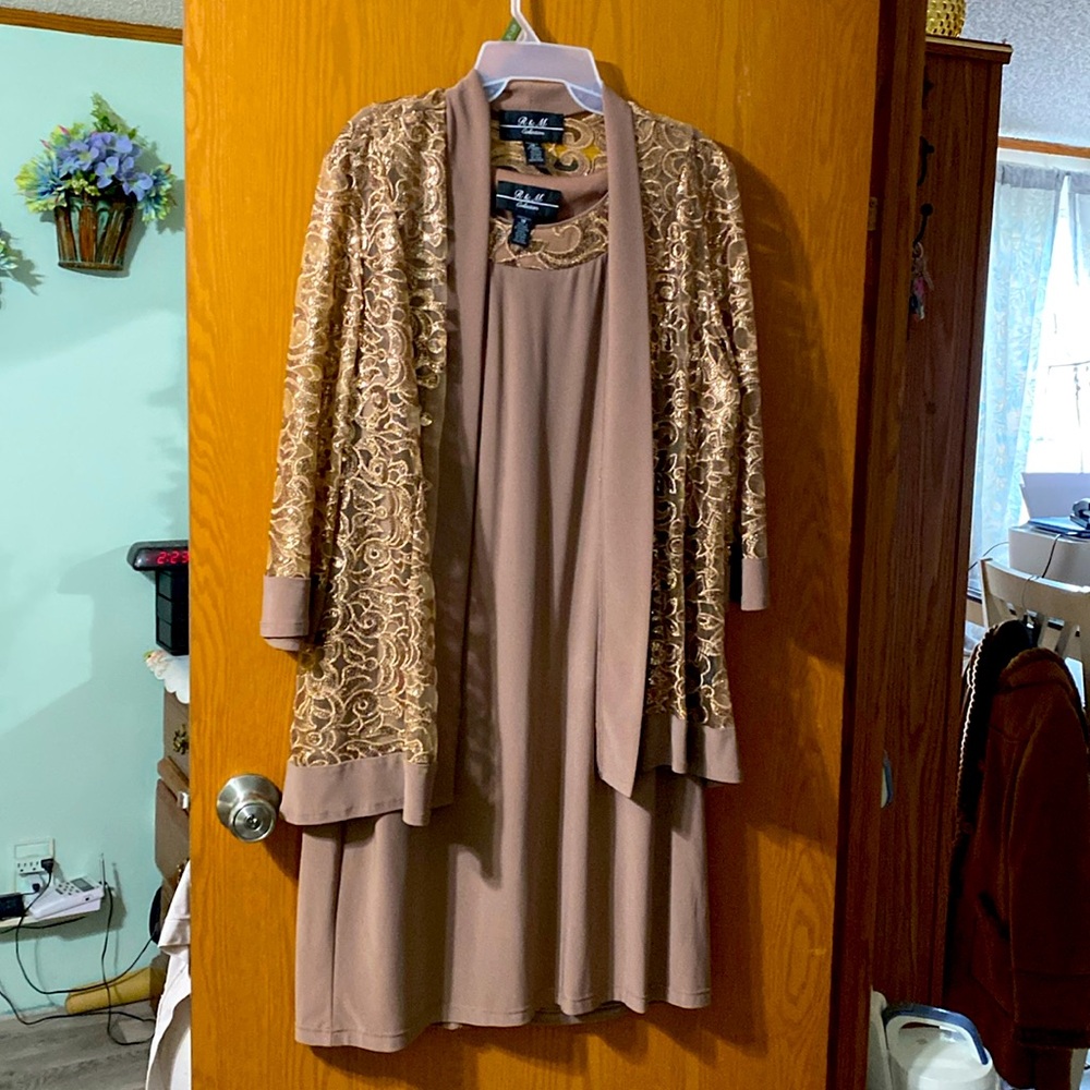 Mother of the bride dress. Size 18 petite. Never worn.